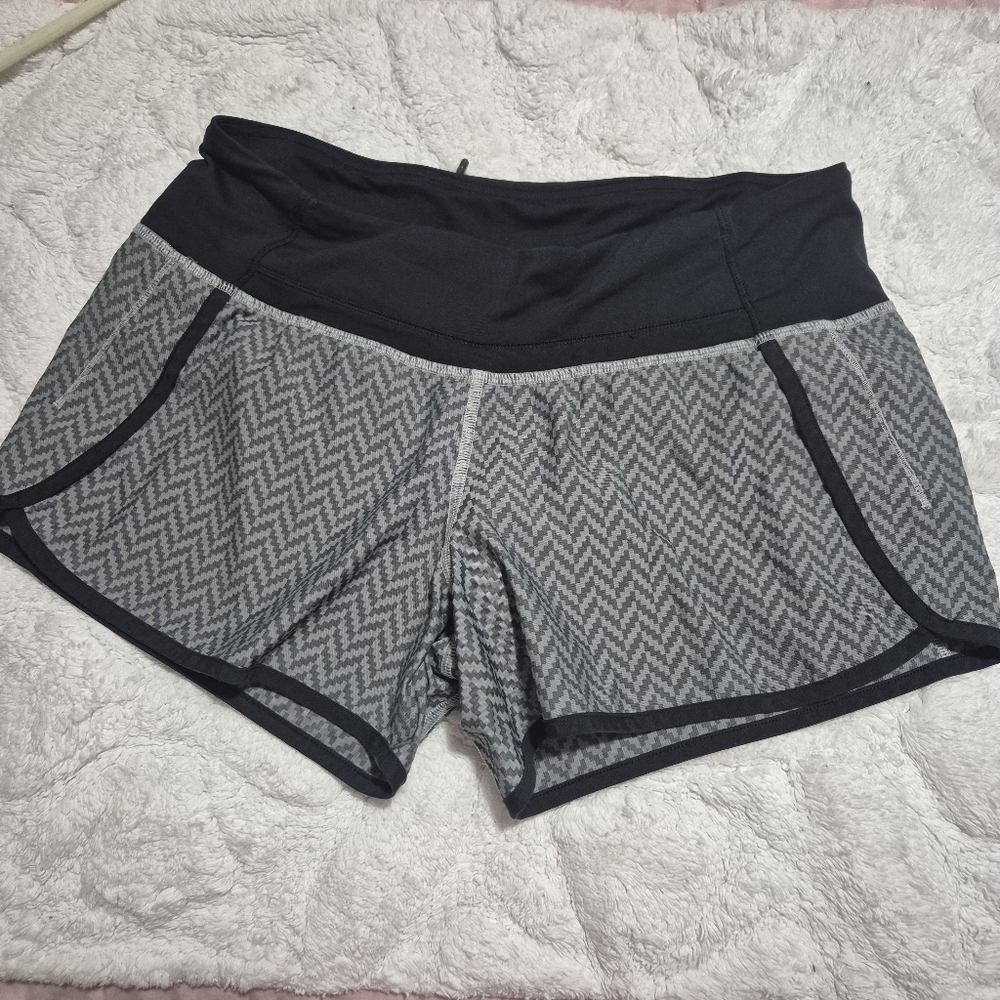 LULULEMON Black and Gray Patterned Running  Women's Shorts.Size:6